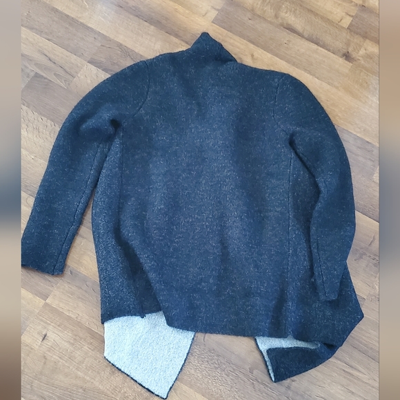 FOREVER 21 Cardigan size Medium EUC - Picture 2 of 5